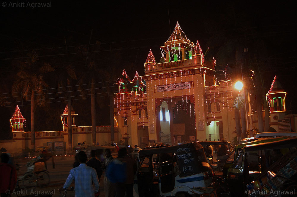 Msin gate of the Banaras HIndu University